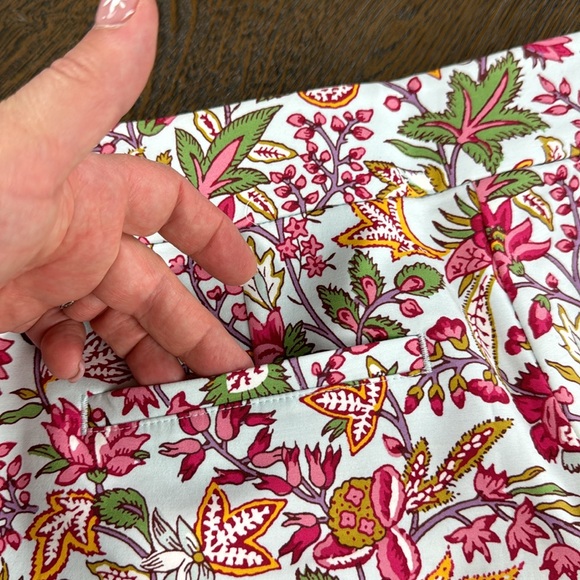 NWOT LOFT™️ Women's Size 0 'THE RIVIERA SHORT' Stretch Bright Floral Shorts - Picture 7 of 14